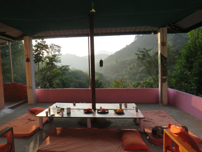 Dining and relaxation area Maunvan yoga village